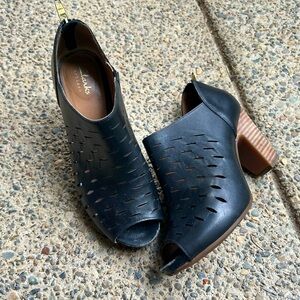 Boss Babe, CLARKS, peep toe booties!!